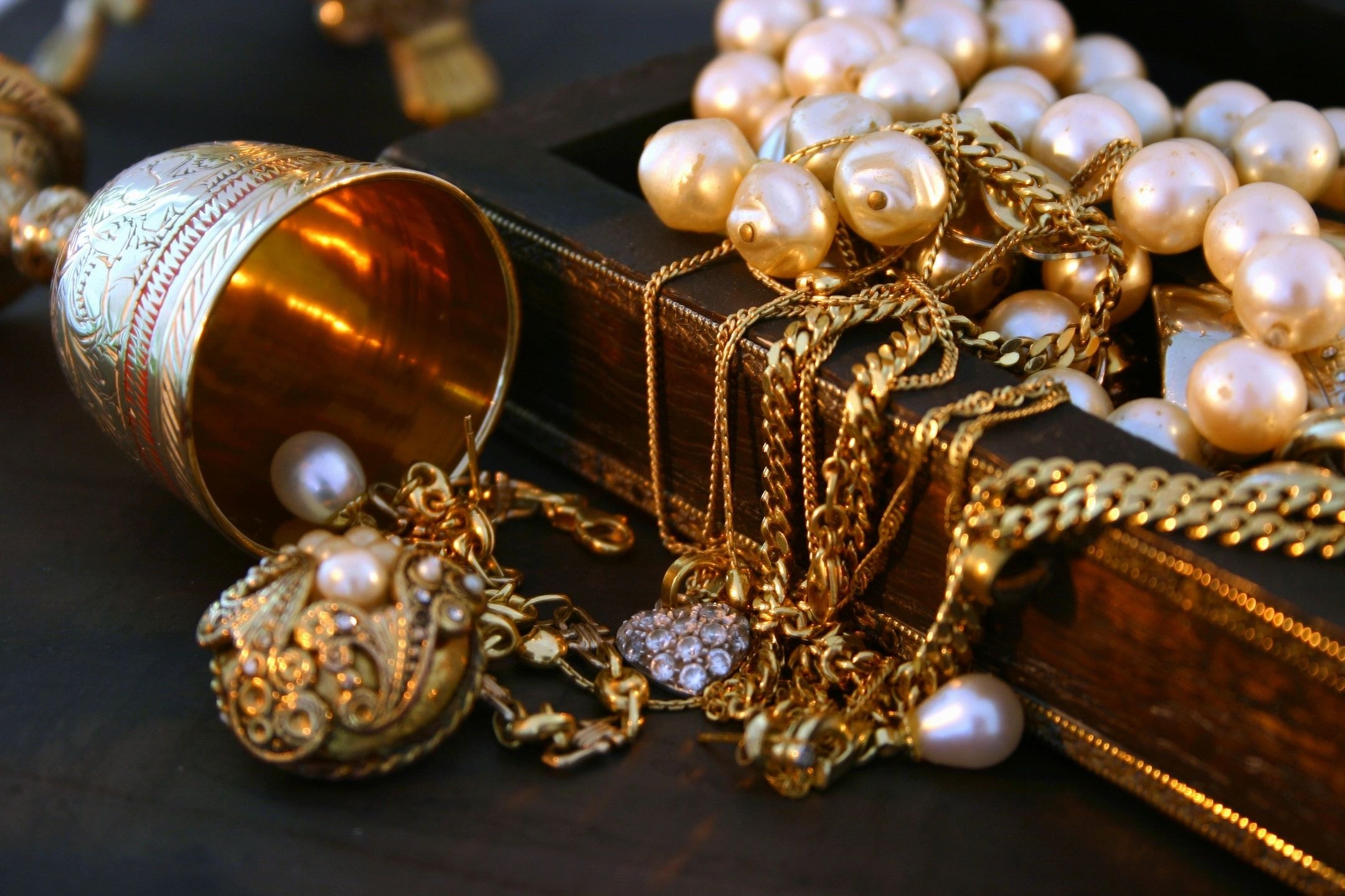 Studio jewelry photo 4